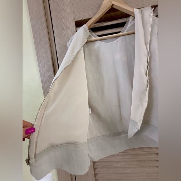 Diane Von Furstenberg Floral Zipper Gray Stones Viscose Blouse Size 2 - Picture 8 of 12